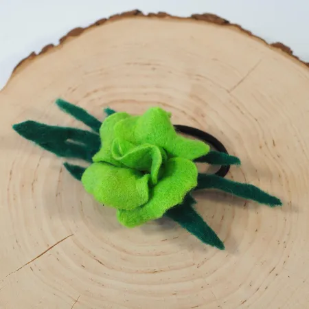 Gumka do włosów filcowym zielonym kwiatem