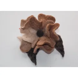 Filcowa broszka kwiat z wełny i jedwabiu