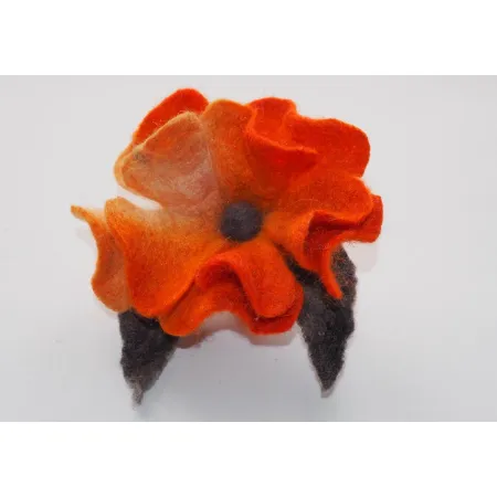 Filcowa broszka kwiat pomarańczowy z wełny i jedwabiu