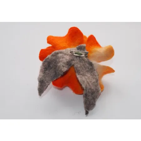 Filcowa broszka kwiat pomarańczowy z wełny i jedwabiu
