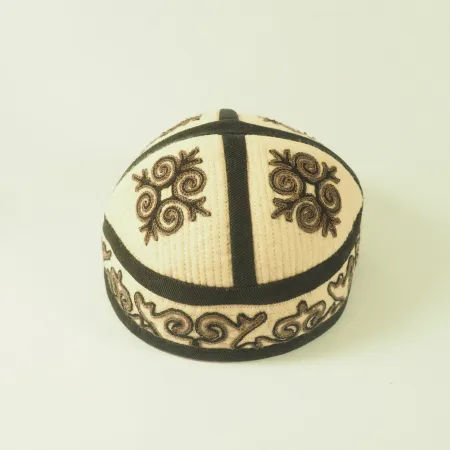 Filcowa męska czapka haftowana z wełny merynosów (59cm)