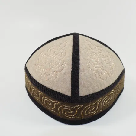 Filcowa męska czapka haftowana z wełny merynosów (56,57cm)