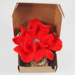 Broszka filcowa Czerwony kwiat z wełny i jedwabiu