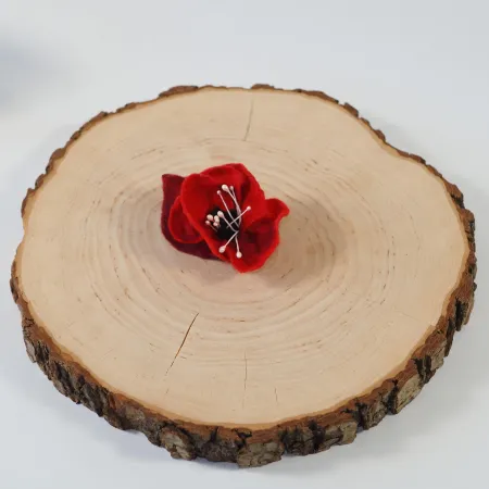 Damska broszka filcowa kwiat Japoński