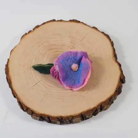 Damska broszka filcowa kwiat