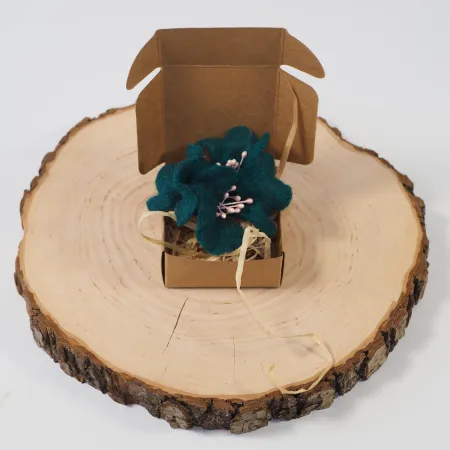 Damska broszka filcowa kwiat Morska zieleń