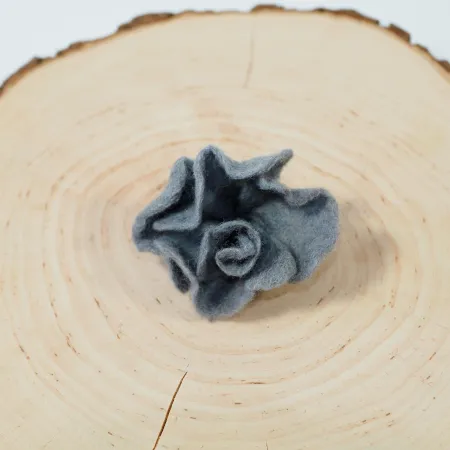 Damska broszka filcowa kwiat Szary