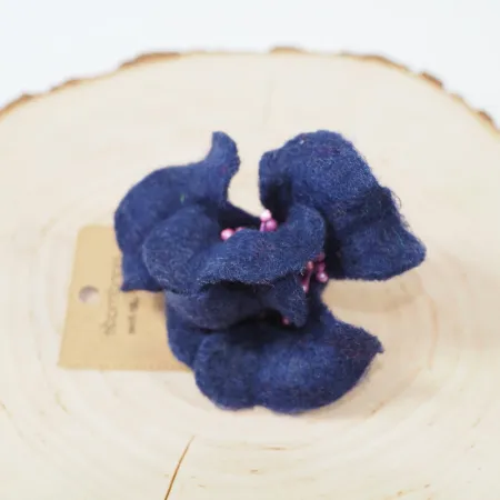 Damska broszka filcowa kwiat