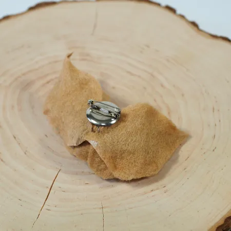 Broszka filcowa beżowy kwiat Japoński