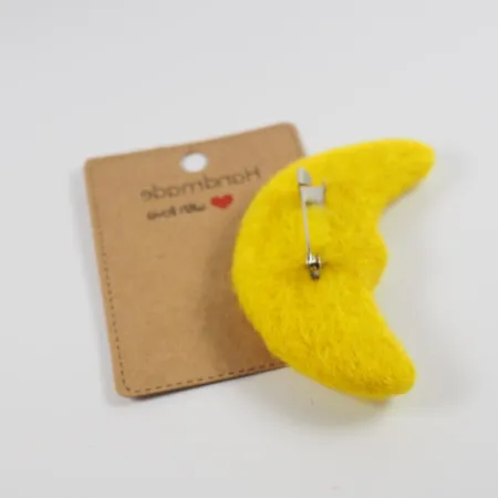 Broszka filcowa Księżyc żółty