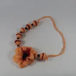 Wełniany koral naszyjnik z kwiatem X