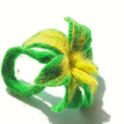 Pierścionek z wełny