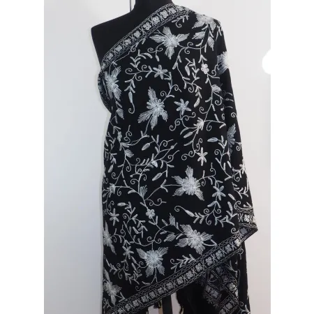 Damski szal wełniany merynos Aari haftowany w srebrne kwiaty