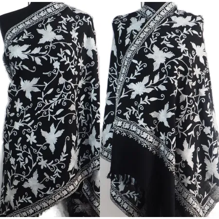 Damski szal wełniany merynos Aari haftowany w srebrne kwiaty