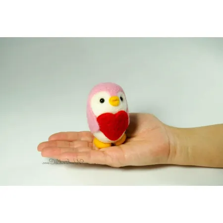 Pingwin z serduszkiem do sesji fotograficznej