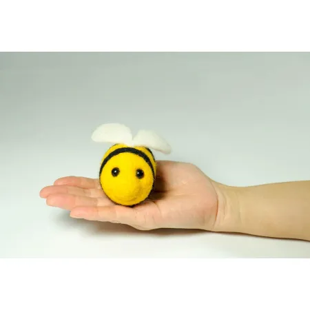 Filcowa pszczółka z wełny merynosów - prezent dla miłośników pszczół