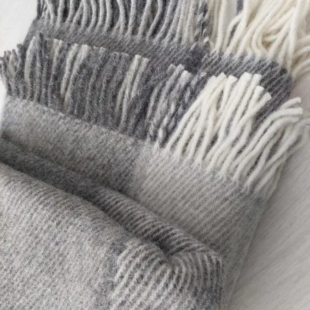Wełniany pled narzuta koc z wełny merynos 140x205 cm SZARA KRATA