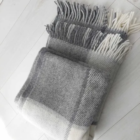 Wełniany pled narzuta koc z wełny merynos 140x205 cm SZARA KRATA