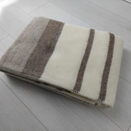 Wełniany koc z wełny merynosów 140x200 cm