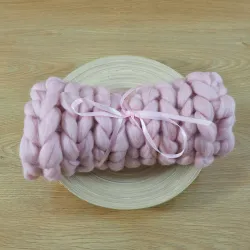 Kocyk czesankowy do sesji noworodkowej JASNY RÓŻ