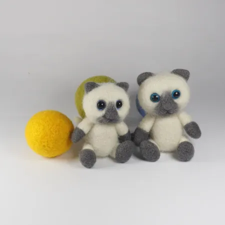 Kotek filcowy biało-szary do do fotografii noworodkowej