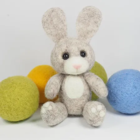 Królik filcowy do sesji fotograficznej