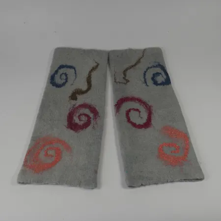 Mitenki filcowe jasno szare ze wzorami z wiskozy