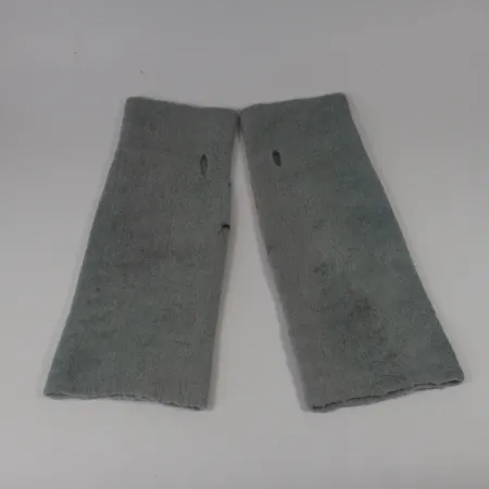 Mitenki filcowe jasno szare ze wzorami z wiskozy