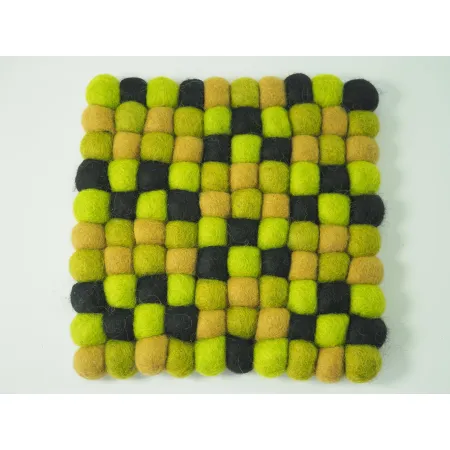 Kwadratowa kolorowa podkładka dekoracyjna z wełnianych kulek 18x18 cm