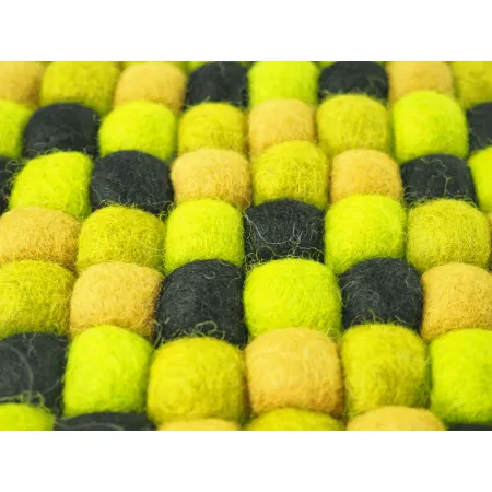 Kwadratowa kolorowa podkładka dekoracyjna z wełnianych kulek 18x18 cm