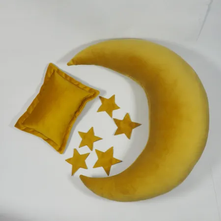 Poduszka Księżyc i gwiazdy do sesji noworodkowej Złoty velvet