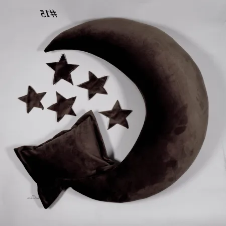 Poduszka Księżyc i gwiazdy do sesji noworodkowej CIEMNOBRĄZOWY velvet