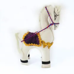 Filcowy konik biały koń z filcu i futra dla dzieci