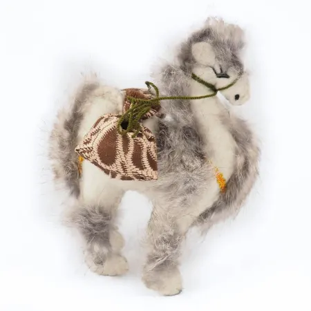 Filcowy wielbłąd z filcu i futra dla dzieci