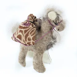 Filcowy wielbłąd z sakiewką filcu i futra dla dzieci