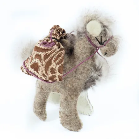 Filcowy wielbłąd z sakiewką filcu i futra dla dzieci